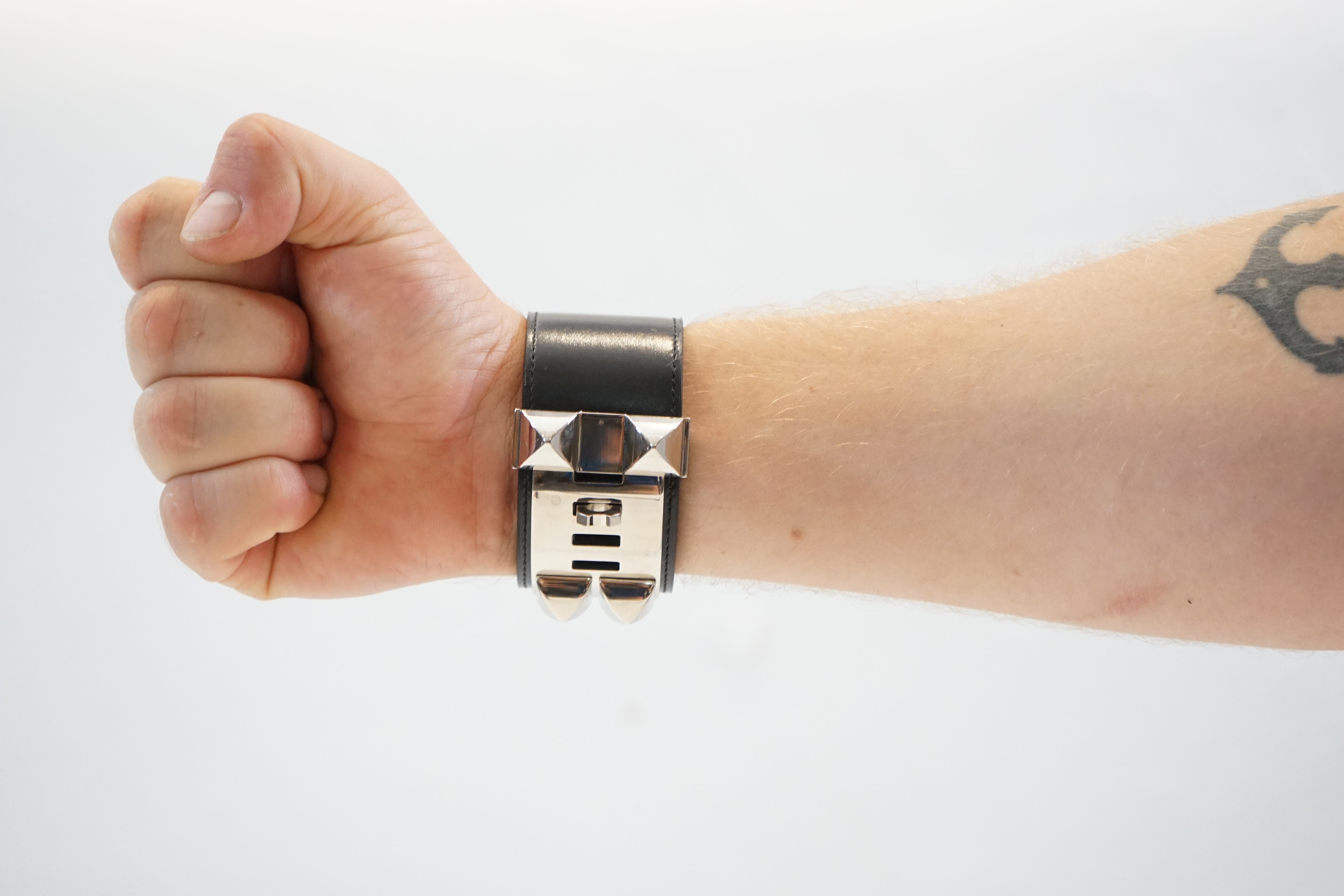 An Hermès Collier De Chien bracelet in black calf leather wrist size approx. 24cm, width: 4cm